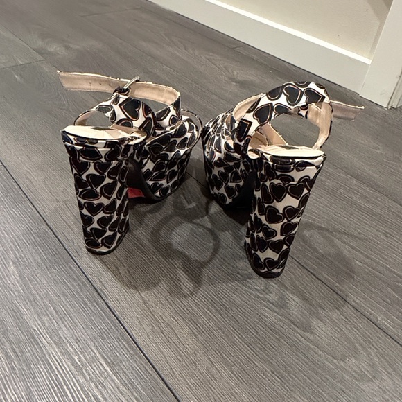 Heart Patterned Platform Sandals - Picture 3 of 7